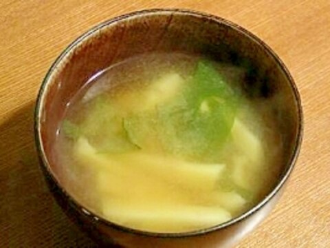 我が家の味噌汁★じゃがいもとワカメ